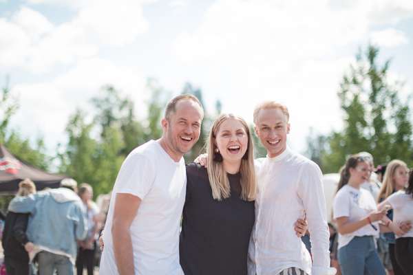 Dreamsterit Tommy Lindgren, Essi Hellén ja Christoffer Strandberg Unelmafoorumi-festivaalilla vuonna 2018.